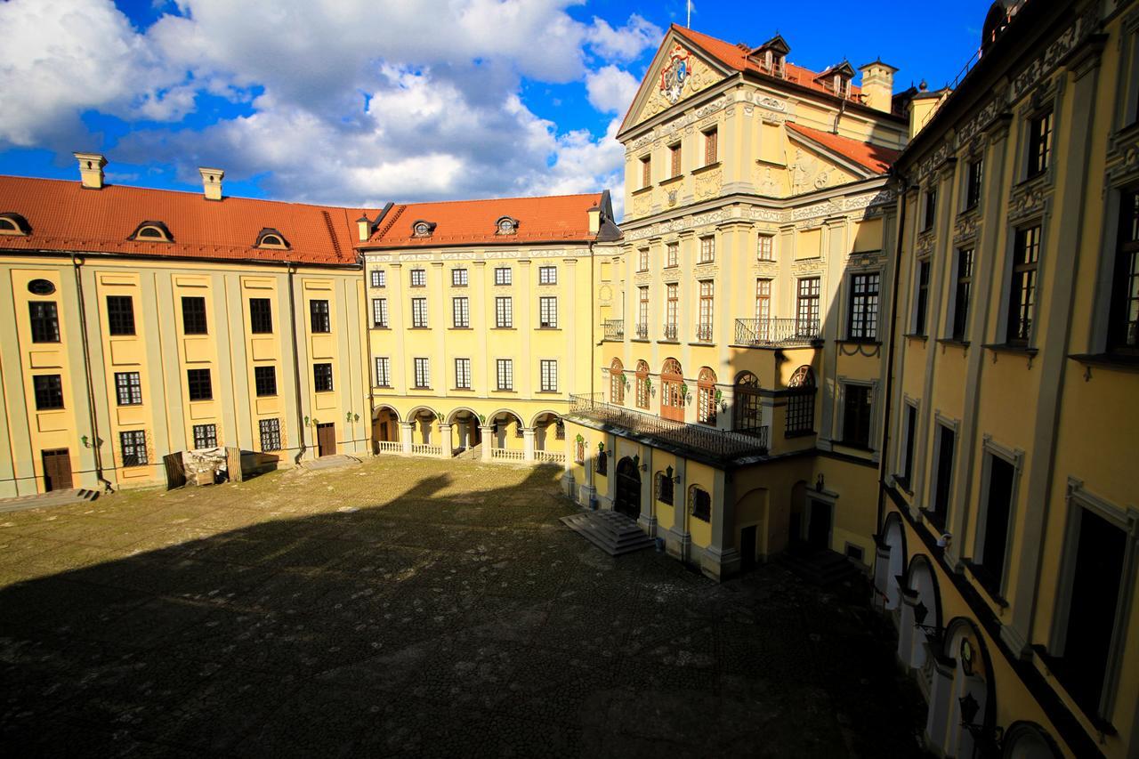 Palace Hotel Nyasvizh Exterior photo